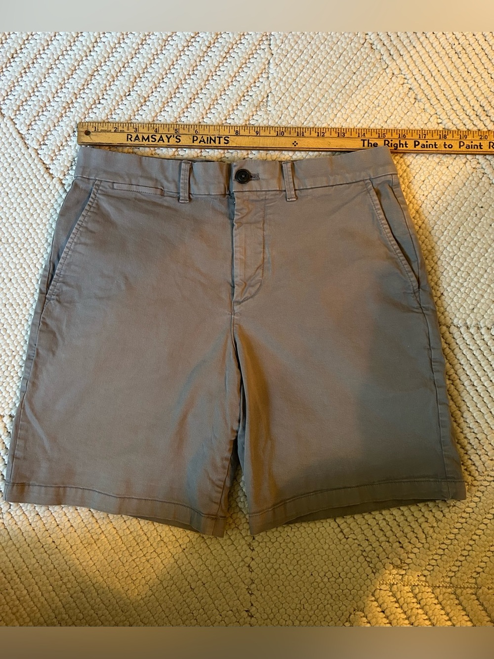 Gap Men's Chino Shorts Khaki / Taupe – Size 30 (8" Inseam)